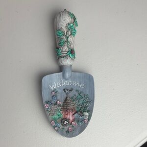 Charming Gray and Green Welcome Wall Decor